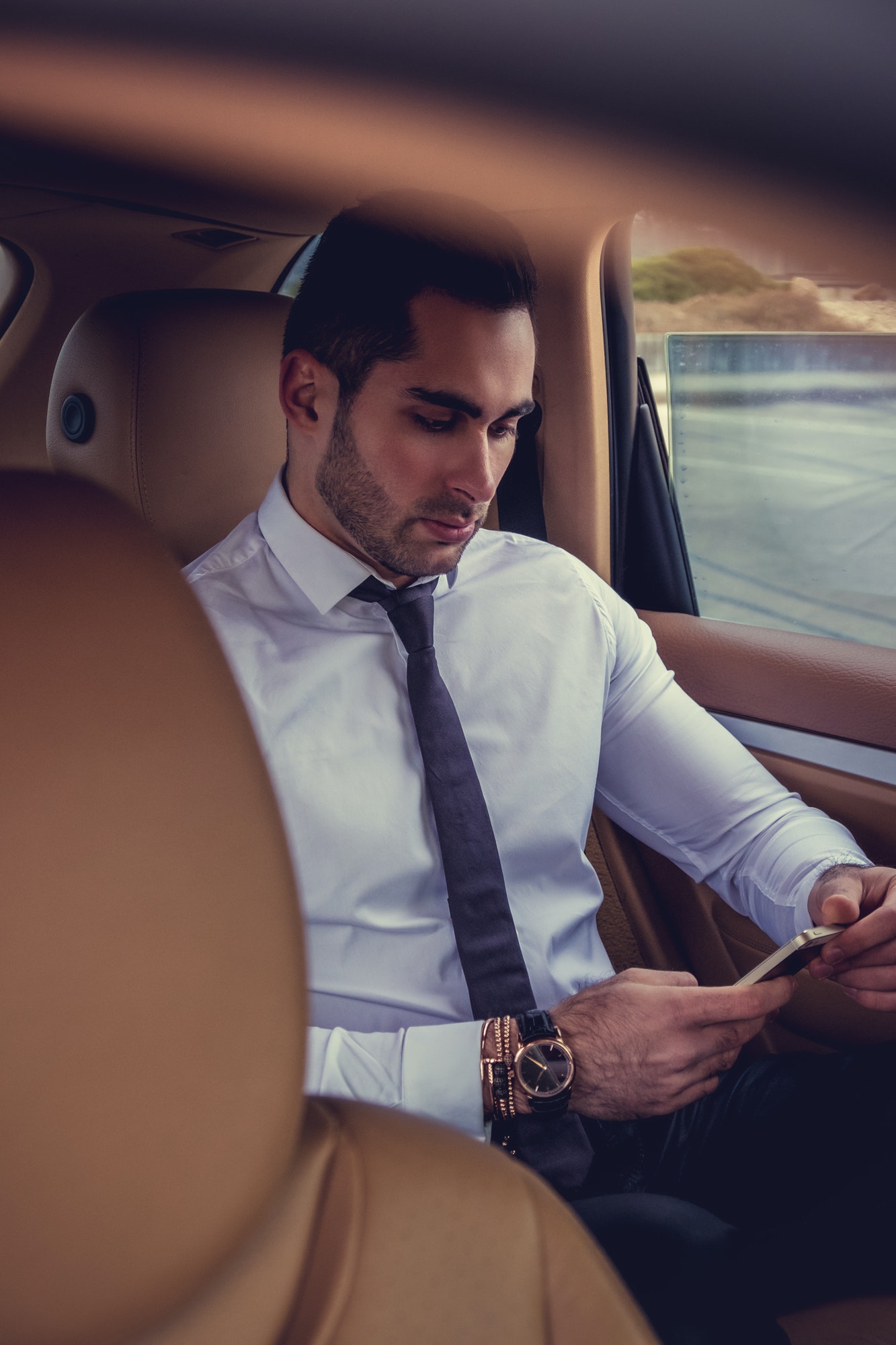 businessman-with-laptop-in-the-car-.jpg